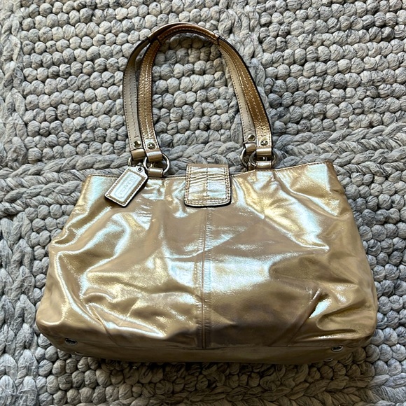 Coach metallic gold Soho East West leather shoulder bag - Picture 3 of 11